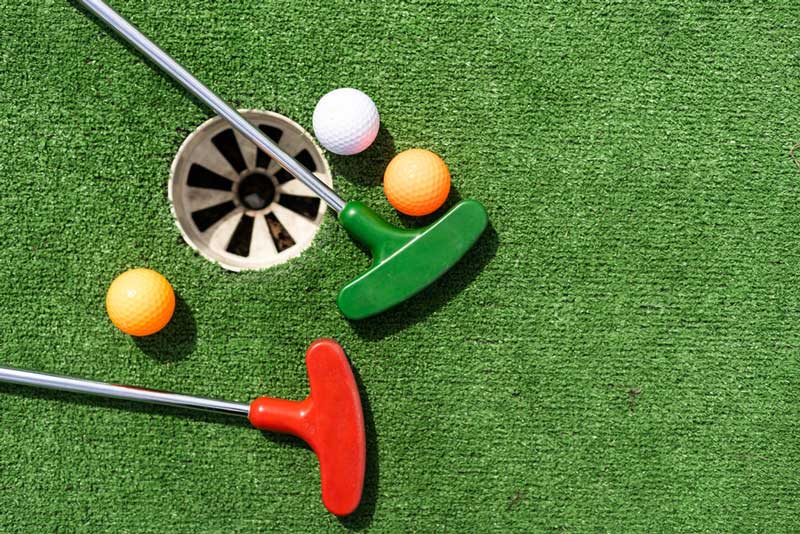 Bogeys Sports Bar & Mini Golf