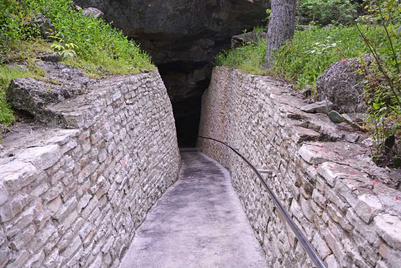 Natural Bridge Caverns